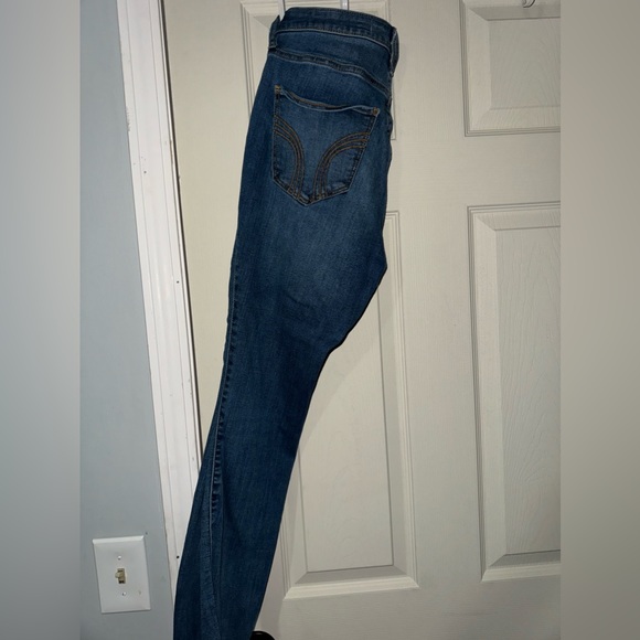 Women’s Hollister Jeans - Picture 2 of 2